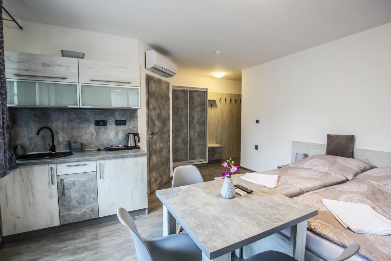 Hotel U Plaze Vranov nad Dyji Bagian luar foto