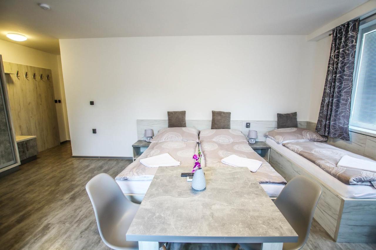 Hotel U Plaze Vranov nad Dyji Bagian luar foto